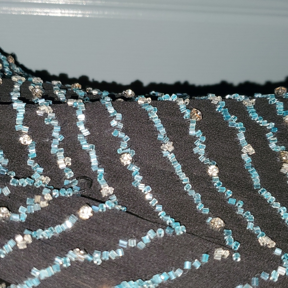 Dress - Picture 7 of 7